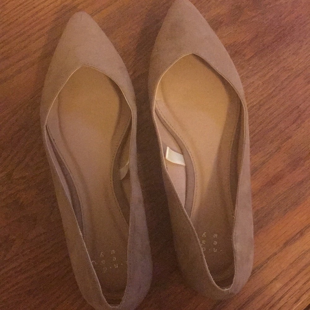 Tan pointy shoes